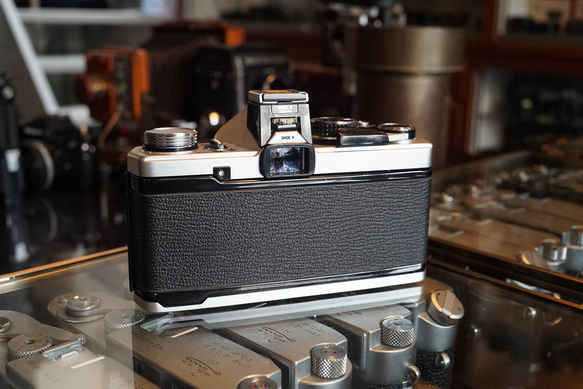 Olympus OM-2n + Olympus OM Zuiko 1.8 / 50mm lens - Fotohandel